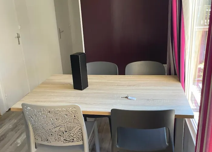 La 4 Etoiles A Emplacement E17 3ch 1sdb 6 Personnes *